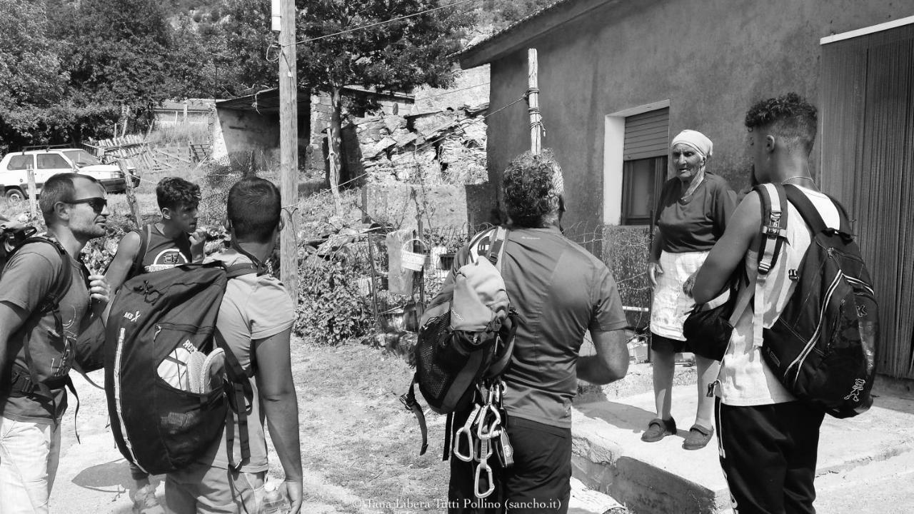 Tana Libera Tutti 1 Nature, Yourself, Love Viggianello Exterior foto